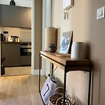 , Renove Dans Immeuble Classe. Nîmes