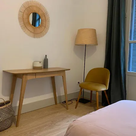 Appartement , Renove Dans Immeuble Classe. Nîmes