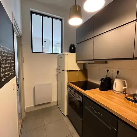 Apartment , Renove Dans Immeuble Classe.