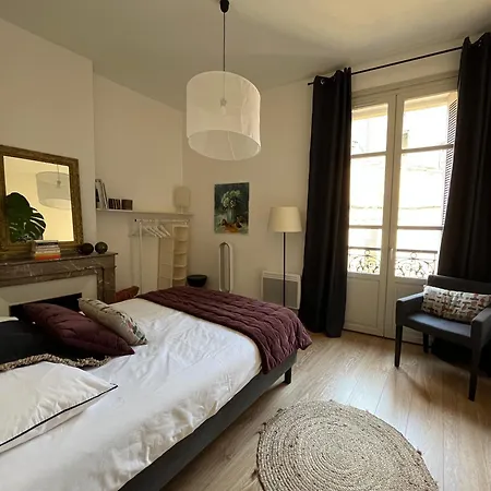 , Renove Dans Immeuble Classe. Apartment *