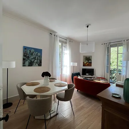 , Renove Dans Immeuble Classe. * 님