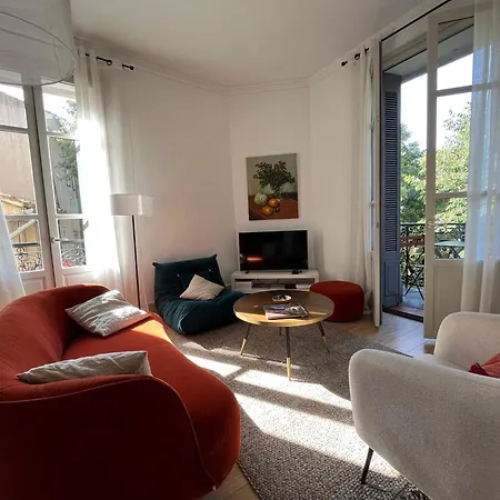 , Renove Dans Immeuble Classe. Apartment Nimes