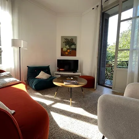 , Renove Dans Immeuble Classe. *
