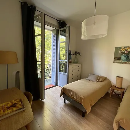 Apartment , Renove Dans Immeuble Classe. Nimes