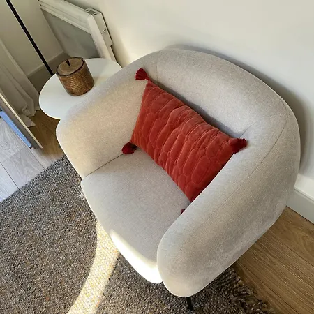 Apartment , Renove Dans Immeuble Classe. *