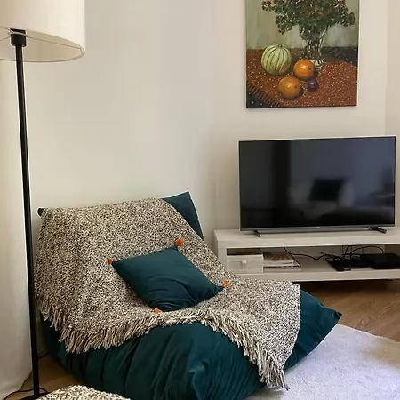 , Renove Dans Immeuble Classe. *
