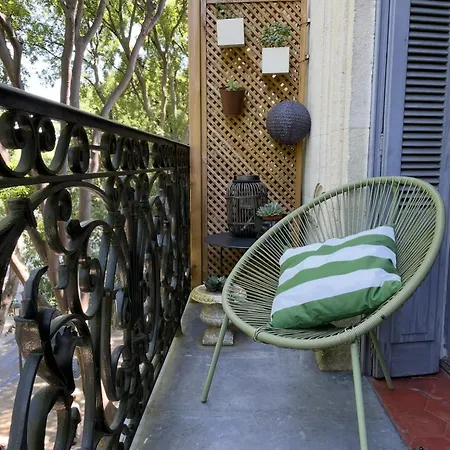 , Renove Dans Immeuble Classe. Appartement *