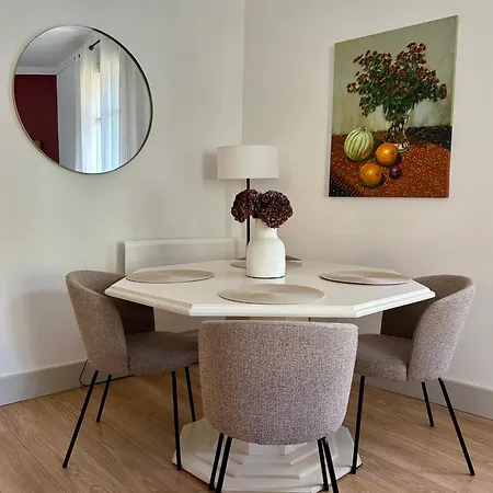 Appartement , Renove Dans Immeuble Classe.