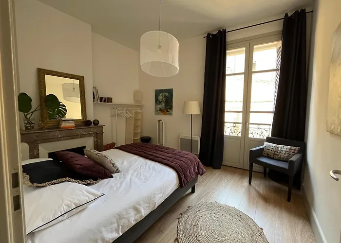 , Renove Dans Immeuble Classe. アパート *