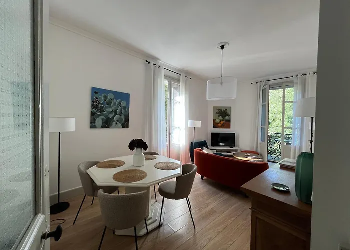 , Renove Dans Immeuble Classe. * ニーム