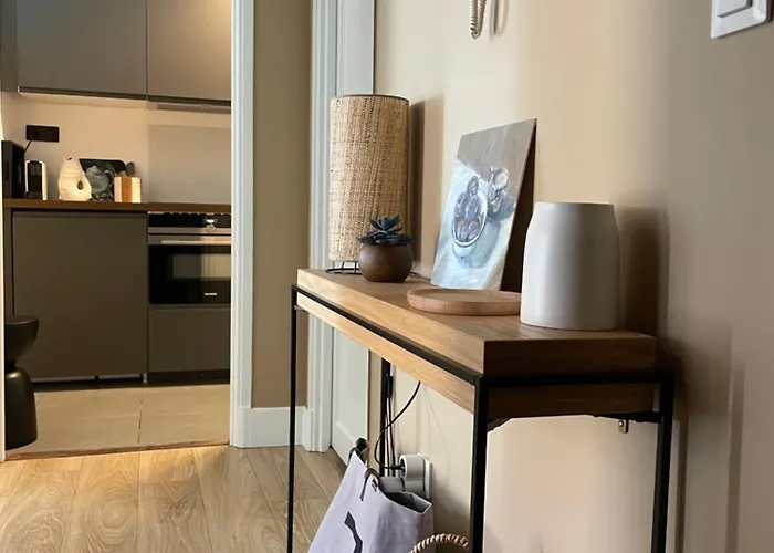 , Renove Dans Immeuble Classe. ニーム