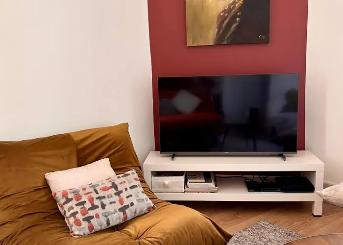 , Renove Dans Immeuble Classe. Nîmes