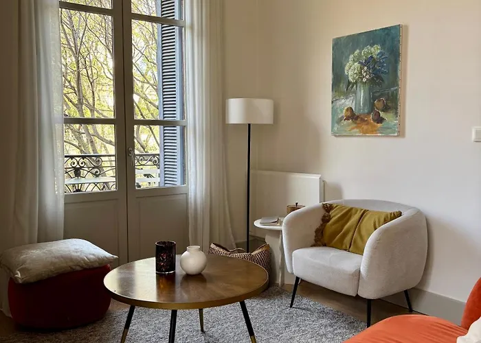 Apartmán , Renove Dans Immeuble Classe. Nîmes