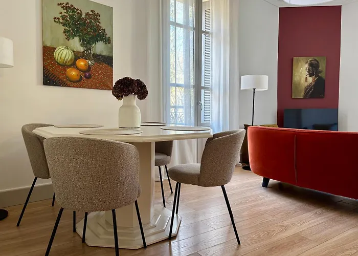 , Renove Dans Immeuble Classe. アパート