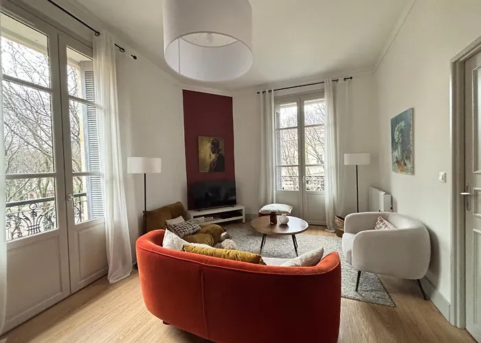 Daire , Renove Dans Immeuble Classe.